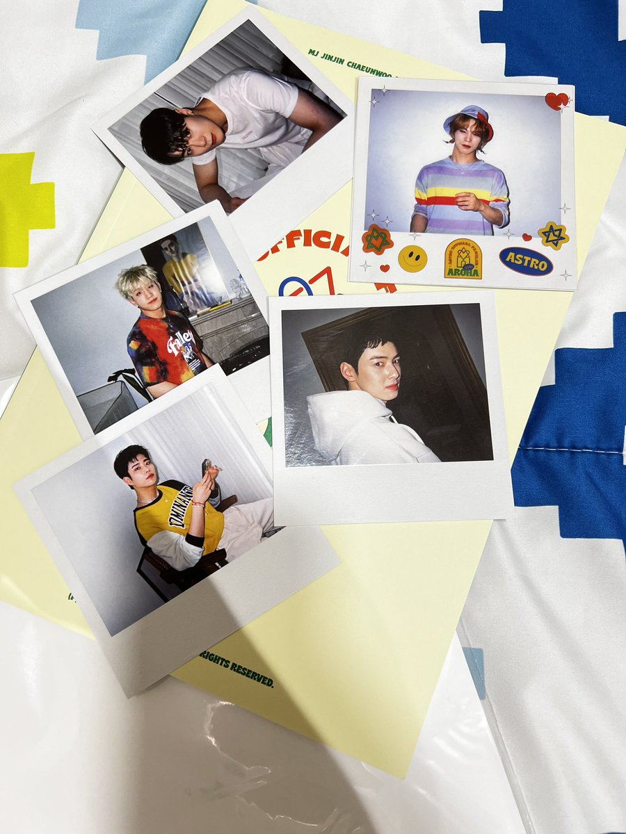 aroha_km's tweet photo. Hi aroha!👋🏼 selling these items from aroha membership. Preferably MY. Kindly slide me DM for those interested. Thank you💜 https://t.co/gq0gcxnIIo