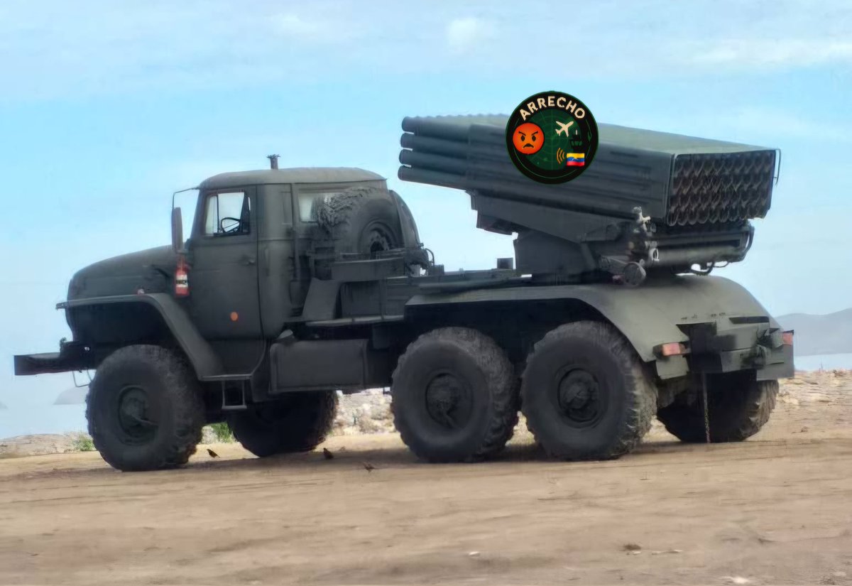 Arr3ch0's tweet image. Sistema BM-21 Grad, lanzamiento múltiple de cohetes autopropulsado de 122 mm en Lechería, Anzoátegui. Coordenadas: 10.202477,-64.696459.