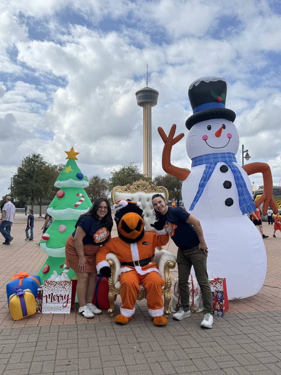 UT San Antonio Family tweet media