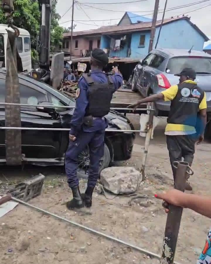 acprdcongo's tweet image. #RDC: L’avenue Isangili, bloquée par les débits de boissons dans la commune de Bandalungwa, située dans le centre de Kinshasa, en République démocratique du Congo (RDC) a été rouverte, samedi à la circulation, lors d&apos;une opération d&apos;assainissement menée par la police.

&apos;&apos;Nous…