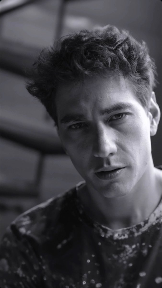 📲 | Enzo vía historias de Instagram con Marilyn Manson - Coma White de fondo musical.