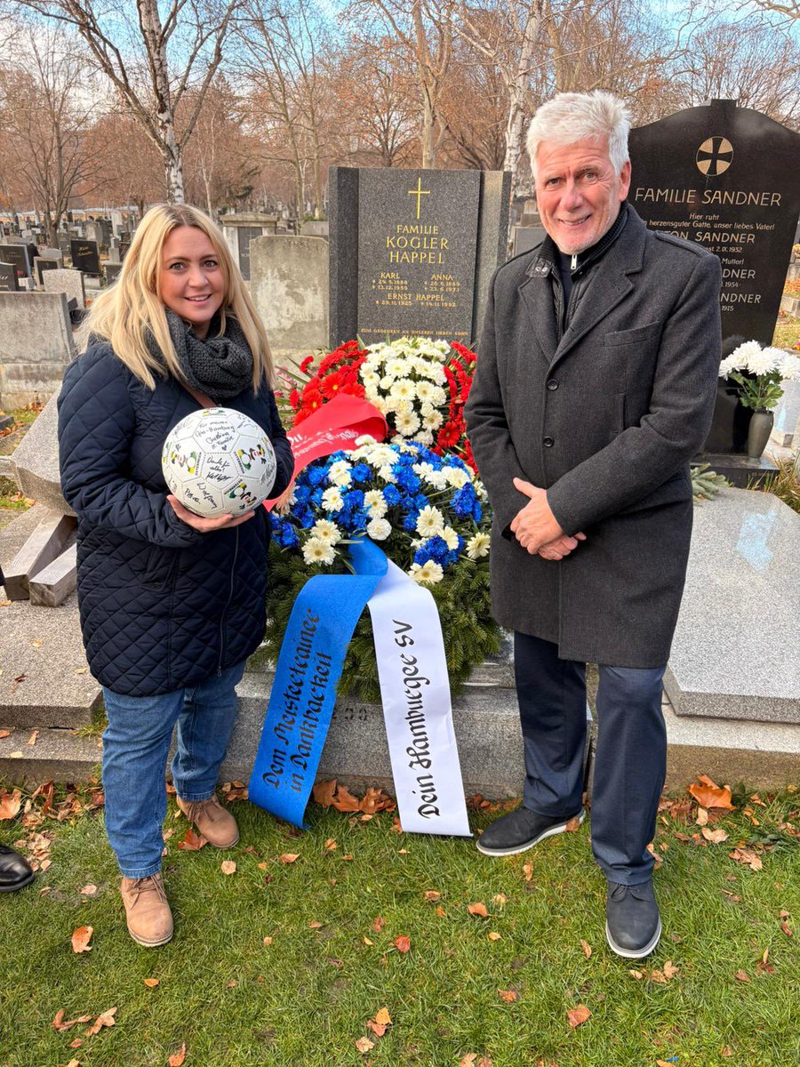 Heute wäre mein Opa 100 geworden.
Die größte Auszeichnung für einen Sportler ist es unvergessen zu bleiben! In diesen Tagen wurde sehr viel an ihn erinnert: beim ÖFB-Länderspiel, im Rapideum, am Grab (inklusive Besuch vom HSV) 
Stolz &amp; Dankbarkeit. <a href="/HSV/">Hamburger SV</a> <a href="/skrapid/">SK Rapid</a>  <a href="/oefb1904/">ÖFB - oefb.at</a>