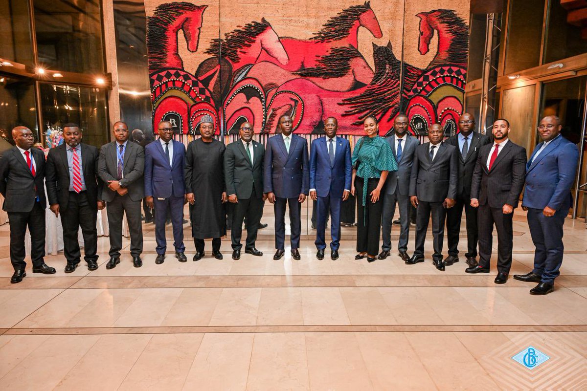 fidele_katende's tweet image. Le Gouverneur de la BCC, André WAMESO, a rencontré à Yaoundé son homologue de la BEAC, Yvon Sana Bangui. Ensemble, ils ont convenu d’une convention de coopération pour renforcer l’intégration régionale et stimuler la croissance économique africaine. #ABCA #BCC #BEAC