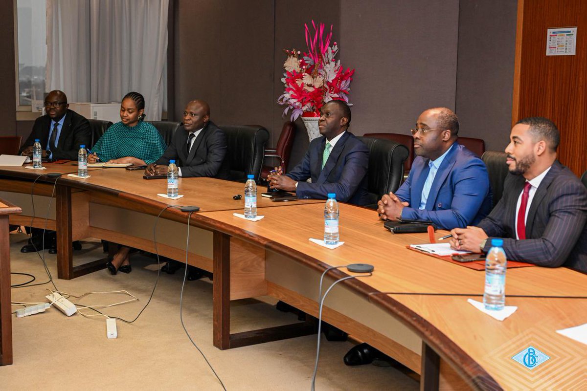 fidele_katende's tweet image. Le Gouverneur de la BCC, André WAMESO, a rencontré à Yaoundé son homologue de la BEAC, Yvon Sana Bangui. Ensemble, ils ont convenu d’une convention de coopération pour renforcer l’intégration régionale et stimuler la croissance économique africaine. #ABCA #BCC #BEAC