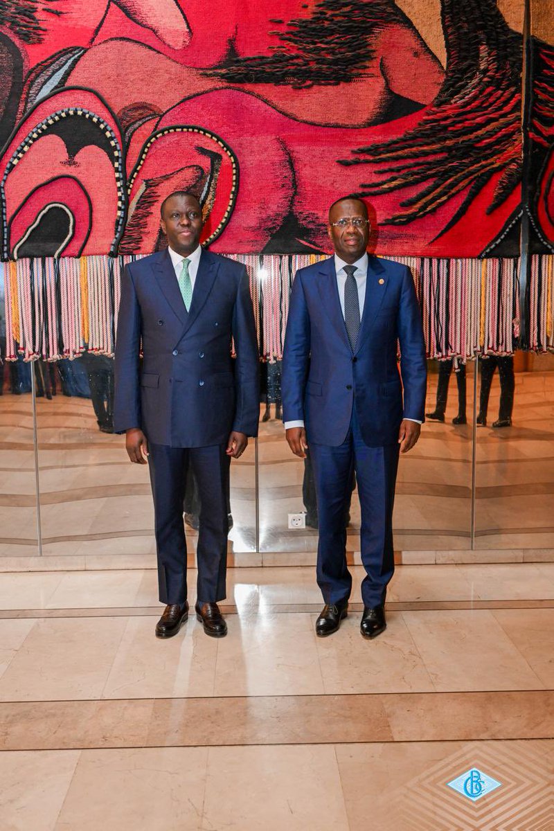 fidele_katende's tweet image. Le Gouverneur de la BCC, André WAMESO, a rencontré à Yaoundé son homologue de la BEAC, Yvon Sana Bangui. Ensemble, ils ont convenu d’une convention de coopération pour renforcer l’intégration régionale et stimuler la croissance économique africaine. #ABCA #BCC #BEAC