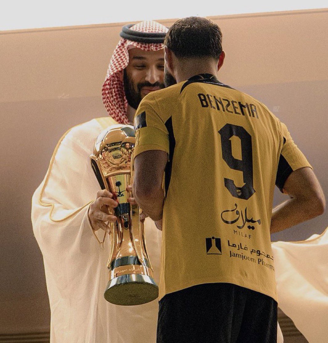🚨🚨🚨🚨🚨 مباراتين فقط تفصل نادي #الاتحاد على تحقيق بطولة كأس الملك رقم 7 

مباراتين تفصل نادي الاتحاد على تحقيق البطولة الملكية رقم 19 

النادي الملكي 💛👑