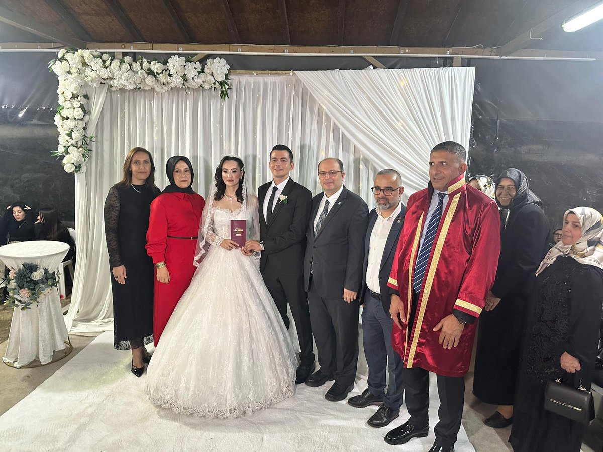 İYİ Parti Alanya İlçe Teşkilatını temsilen,
Yönetim kurulu üyesi arkadaşlarım işe birlikte Eren Mustafa Kul kardeşimizin düğününe katılarak nikah aktine şahitlik ettik.

Genç çiftimize hayırlı olsun diyor bir ömür sürecek mutluluklar diliyoruz.

#alanya
#düğün
#sonkalei̇yi̇parti