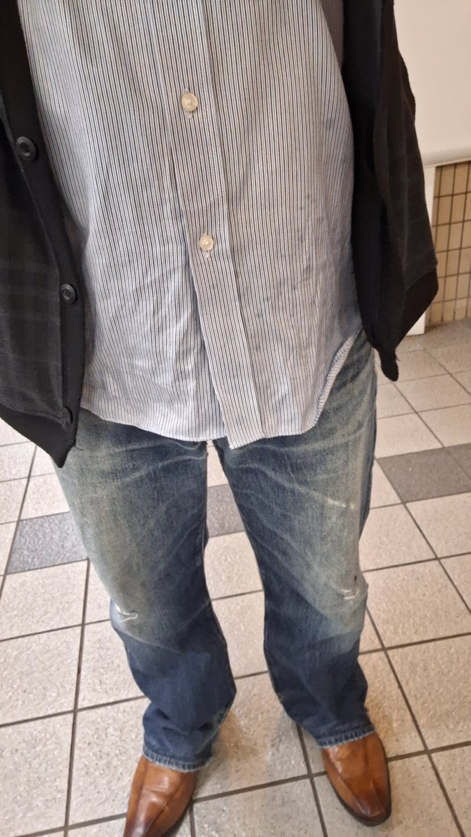 tQ12jMMY8kYdyh8's tweet photo. 【11月25日のお召し物】
と、いうことで
Levi's S501
捕獲いたしました。
早速穿いて帰ることに。
#Levis501
#S501
#古着 https://t.co/2XXwSVl7OK