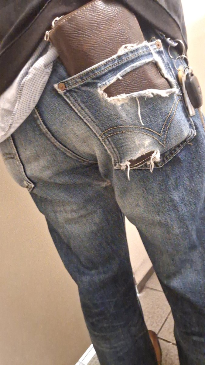 tQ12jMMY8kYdyh8's tweet photo. 【11月25日のお召し物】
と、いうことで
Levi's S501
捕獲いたしました。
早速穿いて帰ることに。
#Levis501
#S501
#古着 https://t.co/2XXwSVl7OK