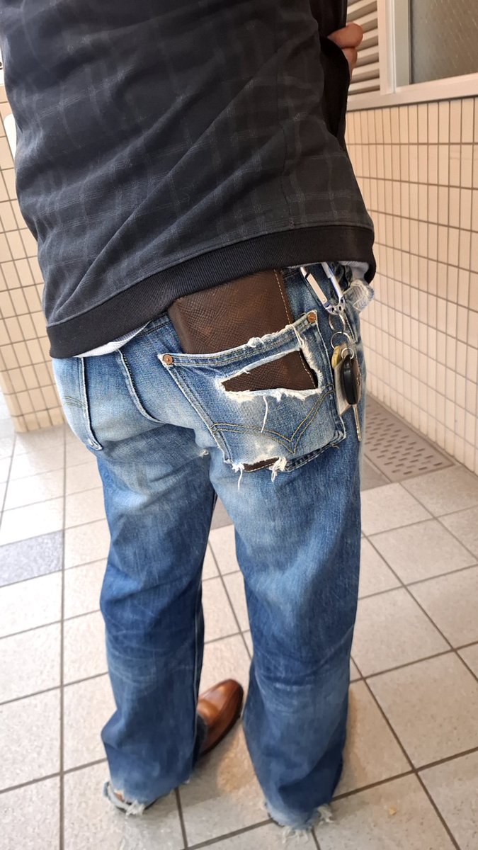 tQ12jMMY8kYdyh8's tweet photo. 【11月25日のお召し物】
と、いうことで
Levi's S501
捕獲いたしました。
早速穿いて帰ることに。
#Levis501
#S501
#古着 https://t.co/2XXwSVl7OK