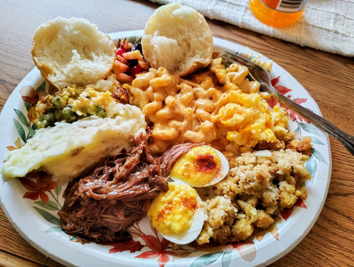 DeejHoneyDrop's tweet image. Food and family ;) #Thanksgiving2025 #gametime #firstwave