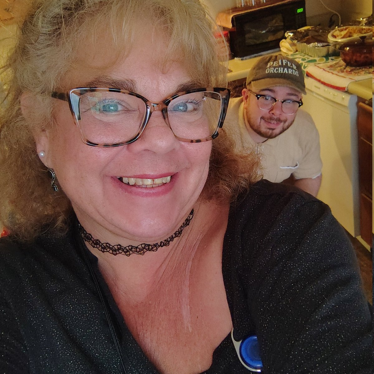 DeejHoneyDrop's tweet image. Food and family ;) #Thanksgiving2025 #gametime #firstwave