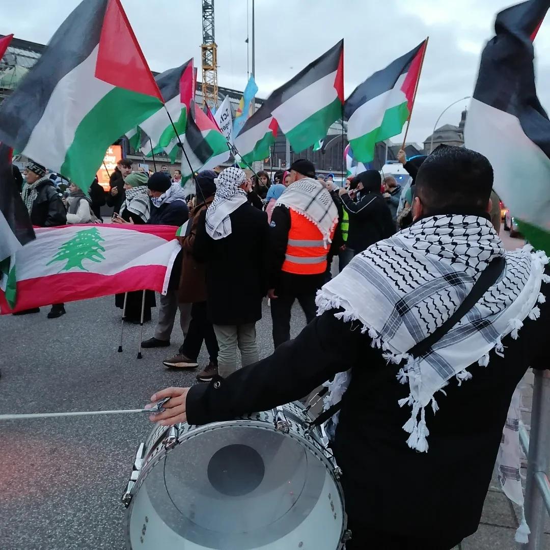 endelstamberg's tweet image. International day of solidarity with Palestine!
Hamburg, Germany!

#FreePalestine 🇵🇸 #FreeGaza #stopthegenocide #CeasefireNOW #disarmisrael #AllEyesOnRafah #alleyesonlebanon 🇱🇧