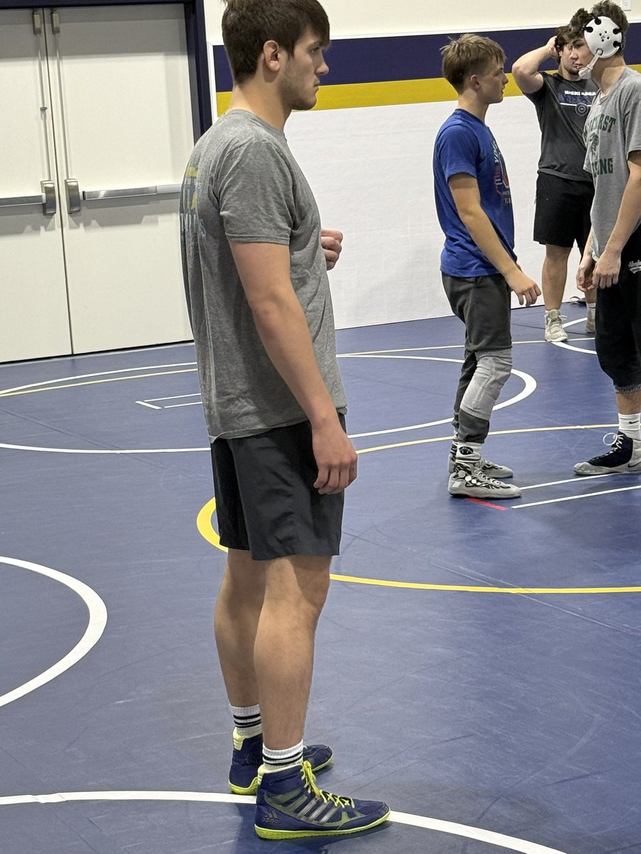 KAWrestling's tweet photo. Always love when the alumni stop in to give back!!

#KAAllDay https://t.co/L1Ck4lN6av