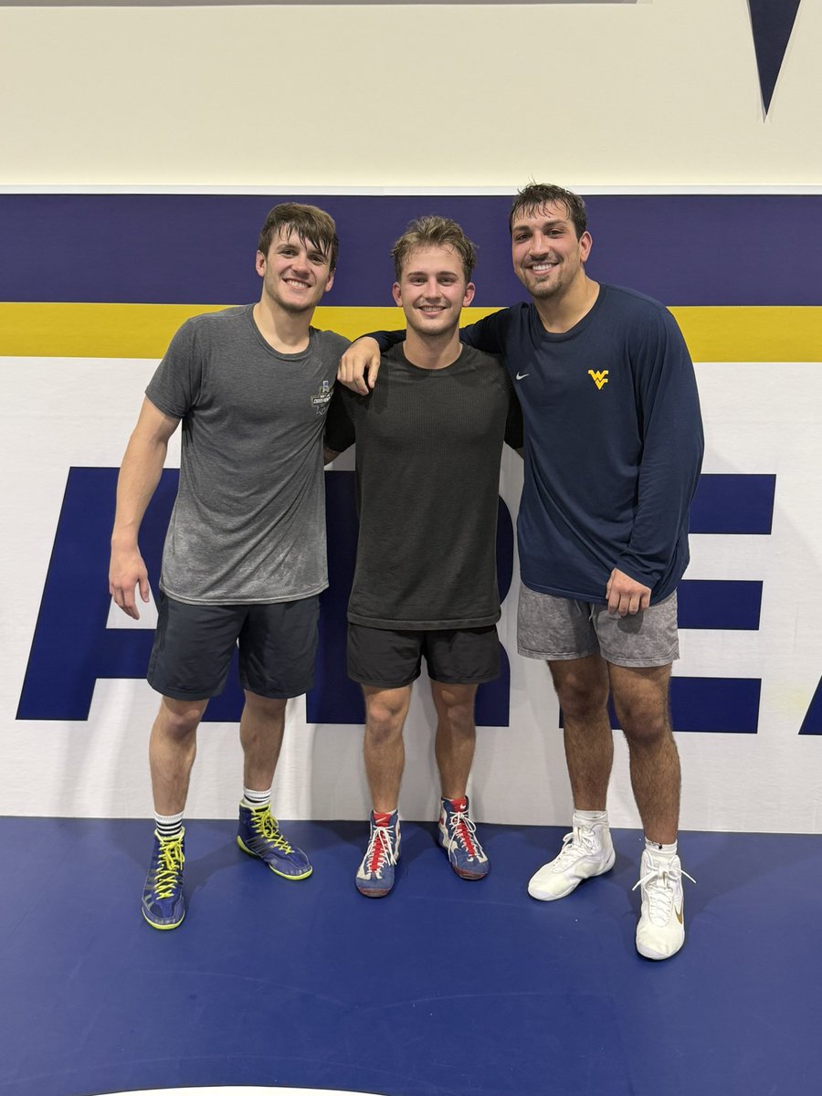 KAWrestling's tweet photo. Always love when the alumni stop in to give back!!

#KAAllDay https://t.co/L1Ck4lN6av