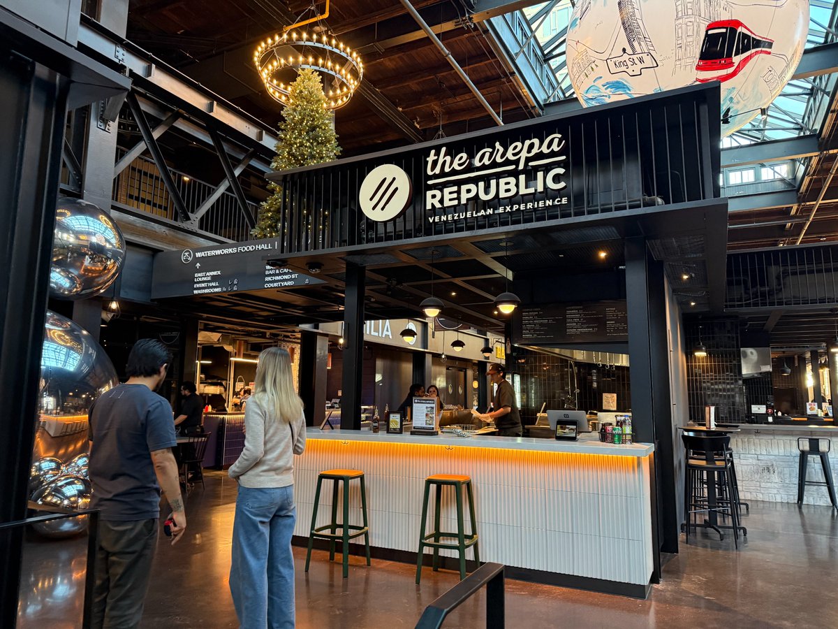 nachunja's tweet image. $XYZ
• Waterworks Food Hall (Downtown Toronto)
• Every vendor has Square

Once @Square bitcoin payment gets turned on in 🇨🇦, this would be a great place for bitcoin onboarding ground-zero and bitcoin meet-ups.