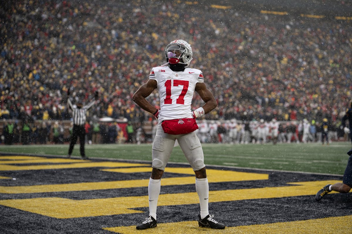 BuckeyeBrow's tweet photo. This pic goes incredibly hard. 

Carnell Tate the Great. https://t.co/VGKcZJyrnI