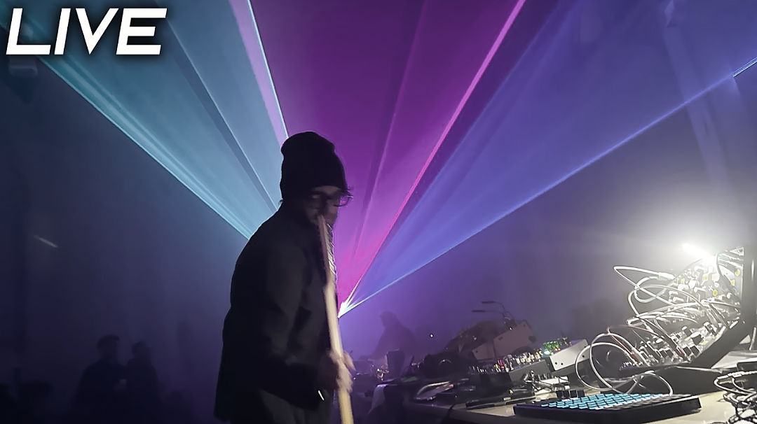 Perry Frank LIVE
Altri Suoni  |  San Bernardino Electronic Theater  |  GENOVA ITA

&gt; youtube.com/watch?v=9JNyHr…

#ambient #guitar #instrumental #soundscape