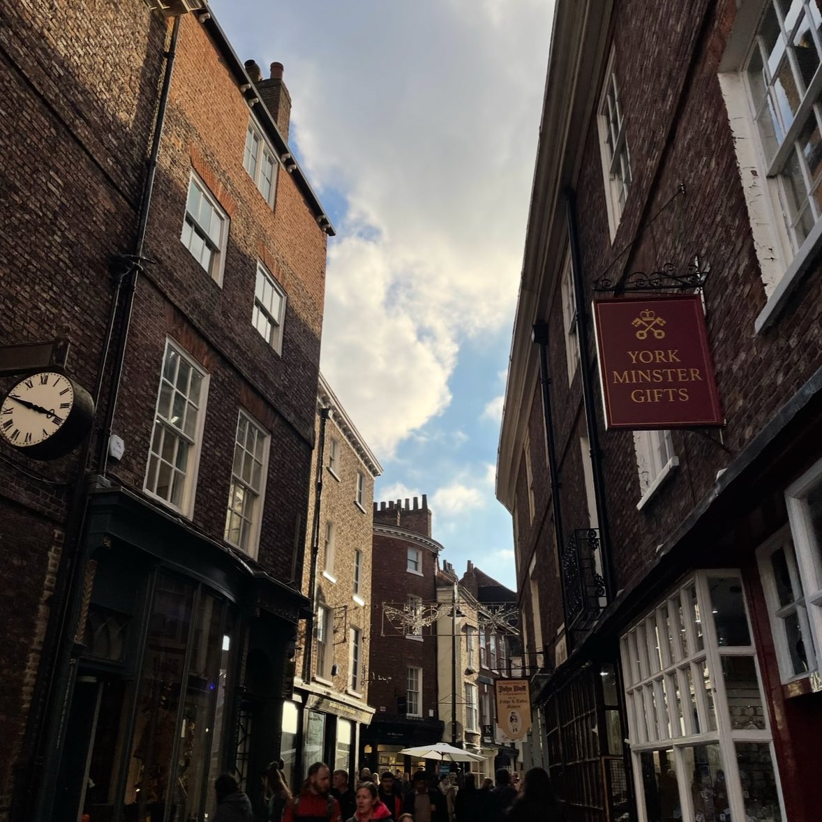 notesofsage's tweet image. walked 12km in york! one of the prettiest cities i’ve been to