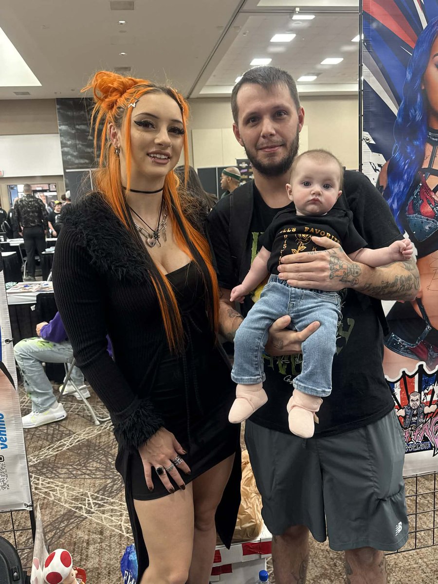 CDennis236's tweet photo. Me and Sienna finally got to meet one of our favorite wrestlers! She also liked Siennas little Priscilla onesie! @HellsFavoritePK Super happy to share all these adventures with her!
#wrestlecade2025 #wrestlecade #hellsfavorite https://t.co/1bxy7lOn1T