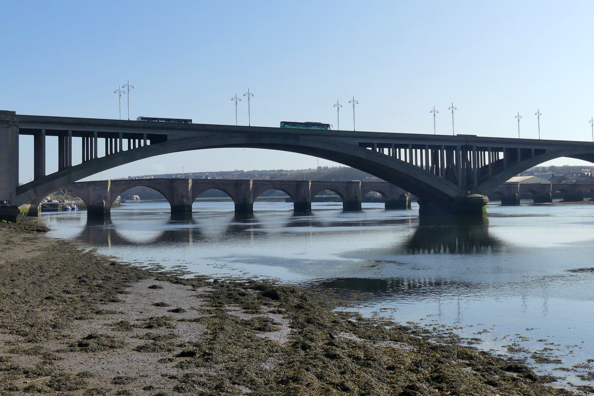 RKW1899's tweet image. #AlphabetChallenge #WeekVforVowels 
🎵Underneath the arches
       We dream our dreams away...🎵