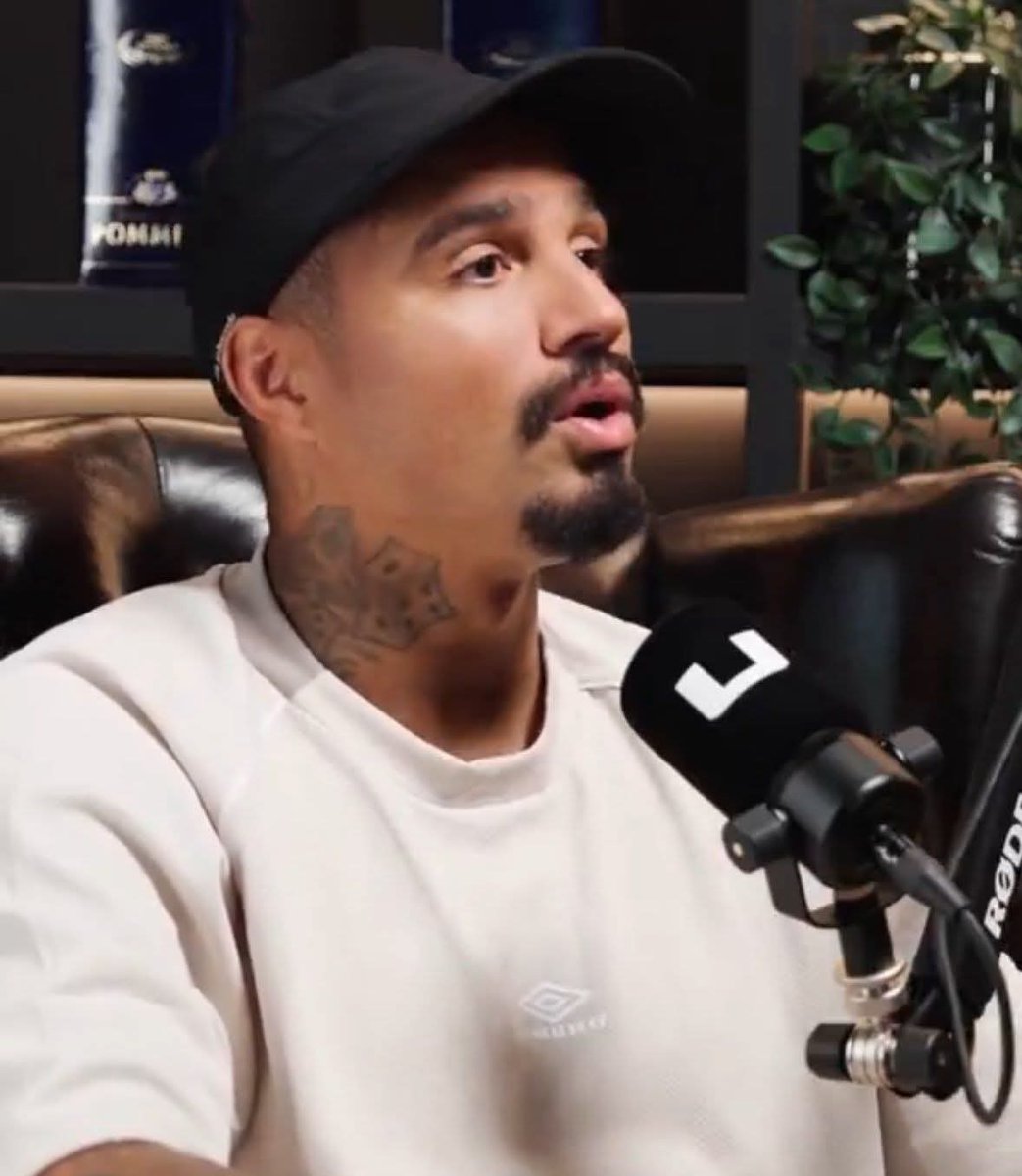 🚨 بواتينغ : قالوا لي، إن لم تُصرّح في المؤتمر بأن ميسي هو أفضل لاعب في العالم وأن برشلونة هو فريقك المفضل، فلن تلعب دقيقة واحدة هنا.