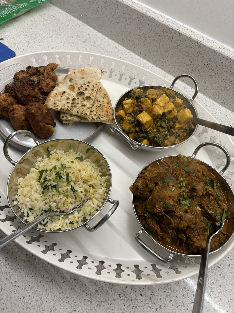 Bloody Leeds and my take…..
We’re still looking pants. 
We were lucky to get 2.
Farke - who else would take on this chaos at the moment ?!? 
Do I still love Leeds….
Yeah!
And throughout the match, I made (from scratch) me and my good husband a right feast… 
Winning in T’Ossett