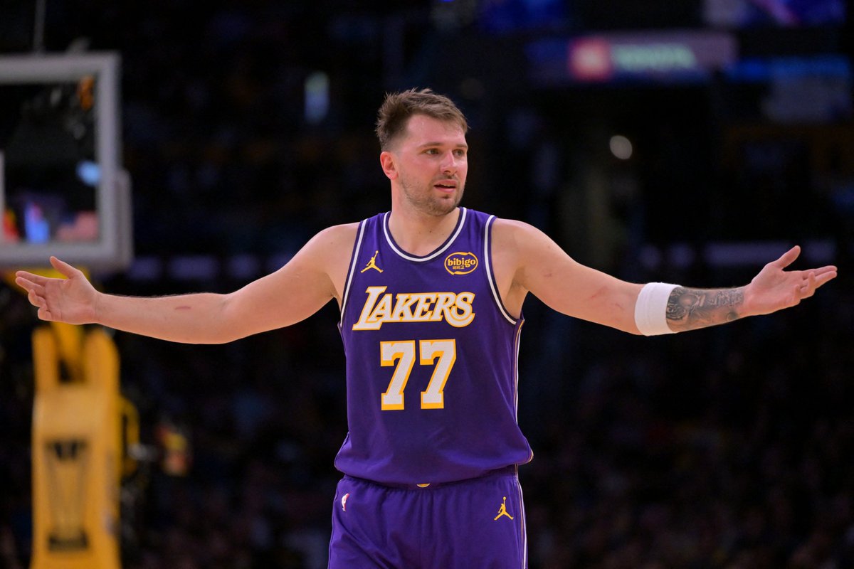 🏀 RESUMEN SEMANA NBA

🎙️ <a href="/VictorArrufat/">Víctor Arrufat</a> 

💣 Noticia destacada: de los 45 jugadores que están considerados como estrellas, se han lesionado ya 24. Curry va a estar una semana de baja, como mínimo.

⭐️ La estrella: OKC ha ganado 19 partidos y ha perdido uno hasta la fecha, y sin