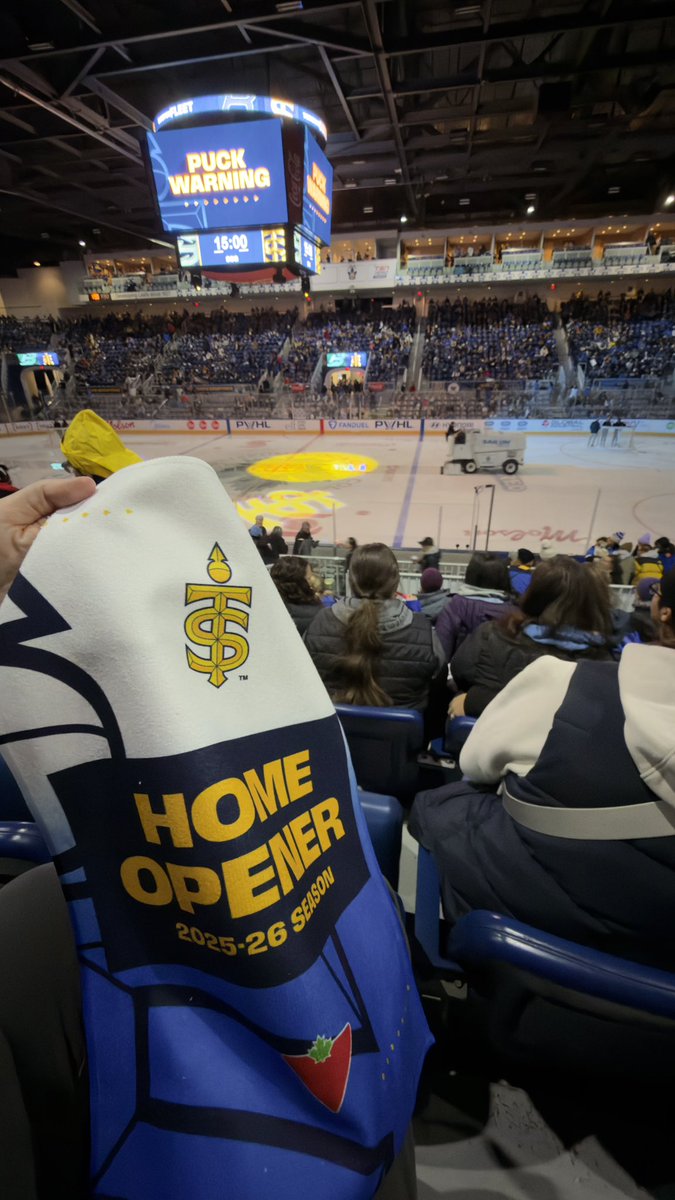 FanalystSteph's tweet image. The most lively barn today at the PWHL Toronto Sceptres home opener!! Kinda forgetting that the Marlies play here too haha #torontosceptres #PWHL