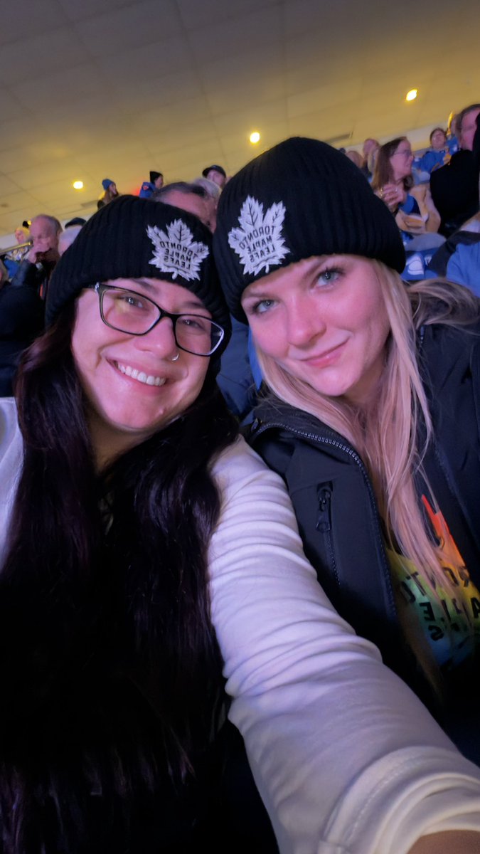 FanalystSteph's tweet image. The most lively barn today at the PWHL Toronto Sceptres home opener!! Kinda forgetting that the Marlies play here too haha #torontosceptres #PWHL