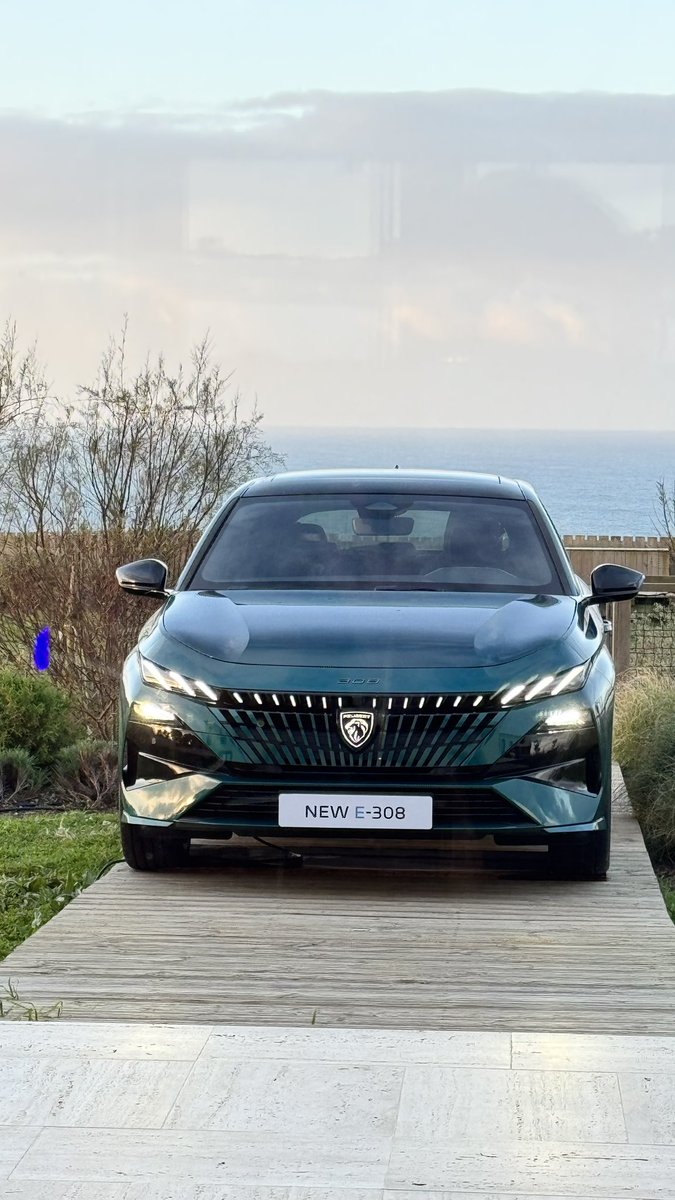 Yeni Peugeot 308’i İspanya’da kullandım. Yurt dışında dizel, hibrit ve plug-in seçenekleri de bulunan otomobilin Türkiye’ye elektrikli versiyonu gelecek. 
450 kilometre menzil sunan araç aydınlatmalı Peugeot logosu kullanan ilk model oldu. 

#peugeot #otomobil #otomotiv #haber