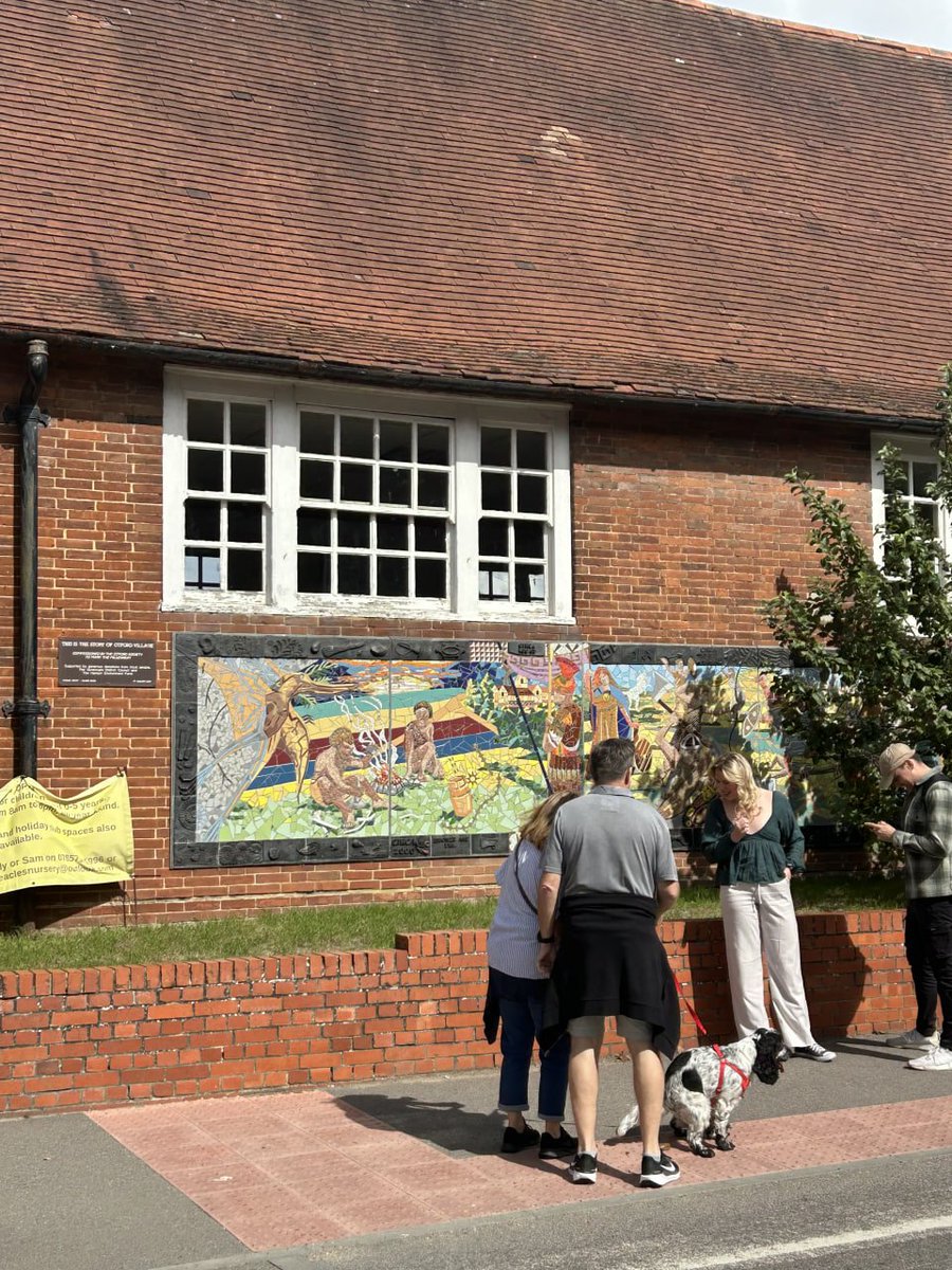 KranthiMacha's tweet image. Exploring vibrant street art that captures the local spirit! Perfect day for a stroll with our furry friend. 🌞🎨 #StreetArt #CommunityVibes #DogWalkFun