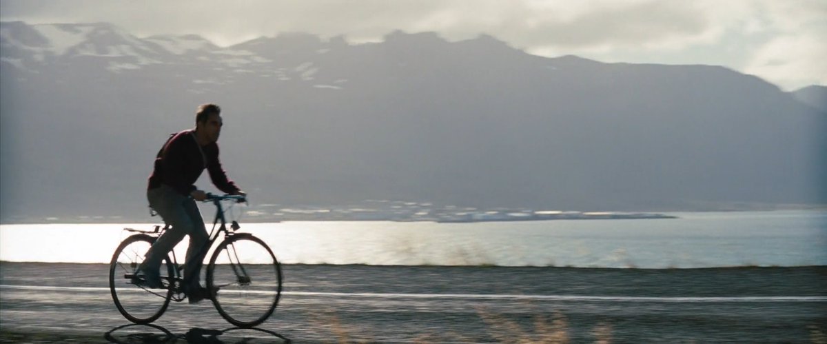 فيلم عن رحله خفيفة وملهمه، يخليك تحس ان الحياة ابسط واجمل من ما نتخيل 
The secret life of Walter Mitty 
تحفة
4.5/5