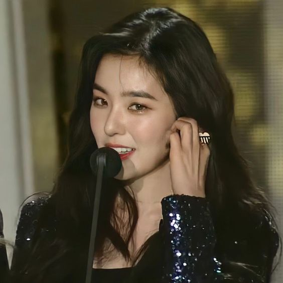 notrenesbathtub's tweet image. likeee? no one comes close. she&apos;s the original visual for a reason. got the whole kpop industry crazy for her visual