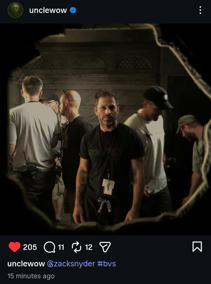 Larry fong posted behind the scenes picture of Zack Snyder from BvS 👀