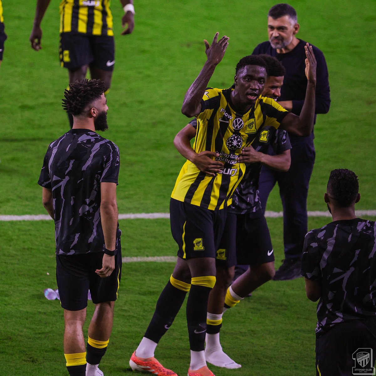 🚨🚨🚨🚨🚨 "كونسيساو": 

مالا تعلموه أنه محمدو دومبيا بين الشوطين كان يتعالج 

وطلب التغيير وإصابته كانت خطيرة في العضلة الضامة 

ولكن كنا نريد تأمين النتيجة وكلاعب سابق واللاعبين الحاليين يريدون التضحية من أجل النمر الذي يمثل شعار #الاتحاد.