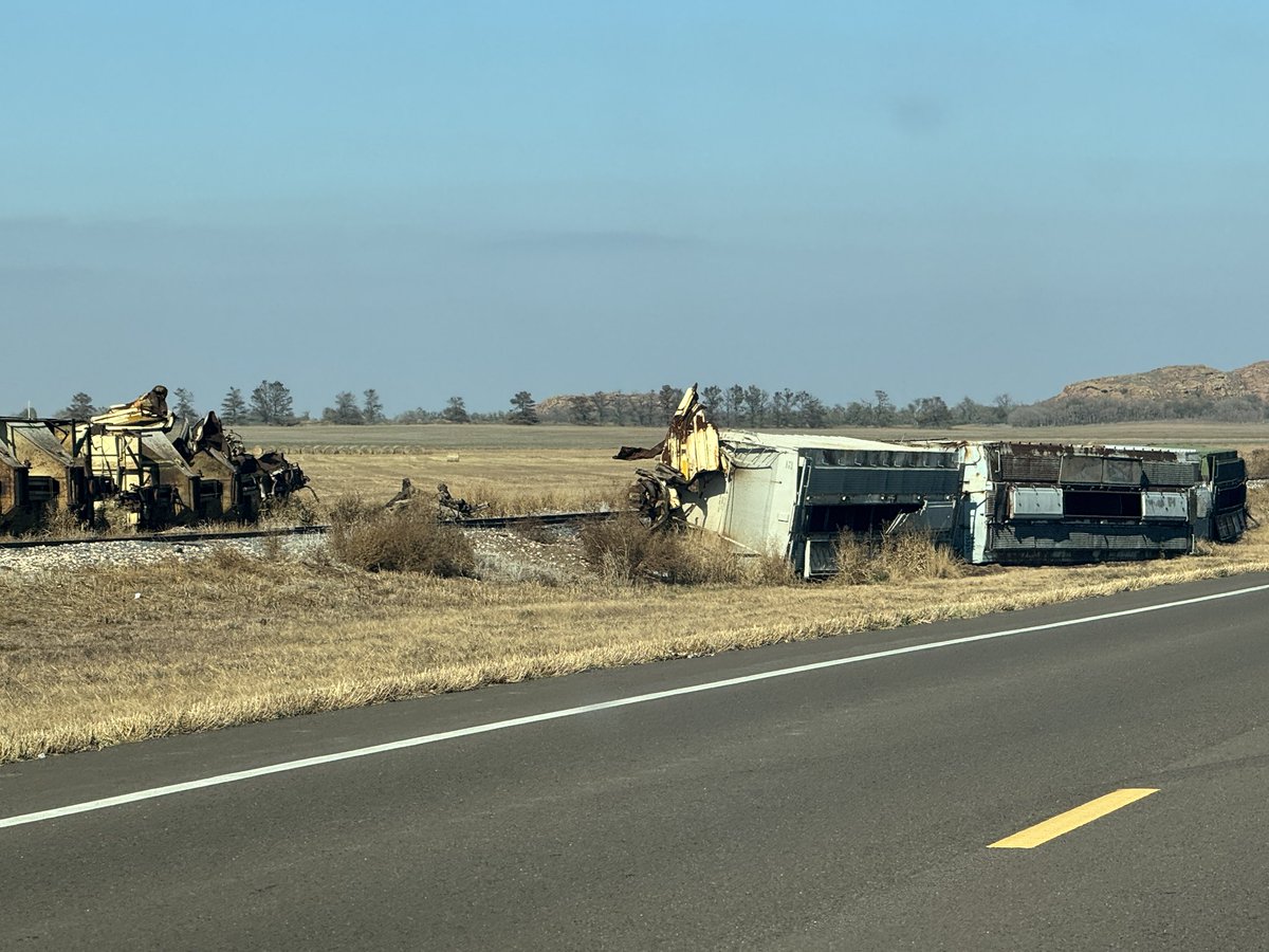 hackdba's tweet image. Snapped this derailment between outside of Hobart.