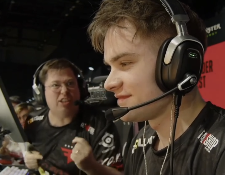 Flavciu's tweet photo. @FaZeEsports https://t.co/e11jBrX2it