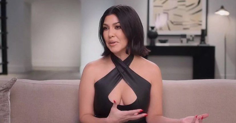 erenfromtargets's tweet image. say hypothetically Ariana was going through health issues (God forbid) Yall have already let it be known enough. How often does she need to be reminded about her weight? What if shes getting help this entire time? Learn to mind your business..