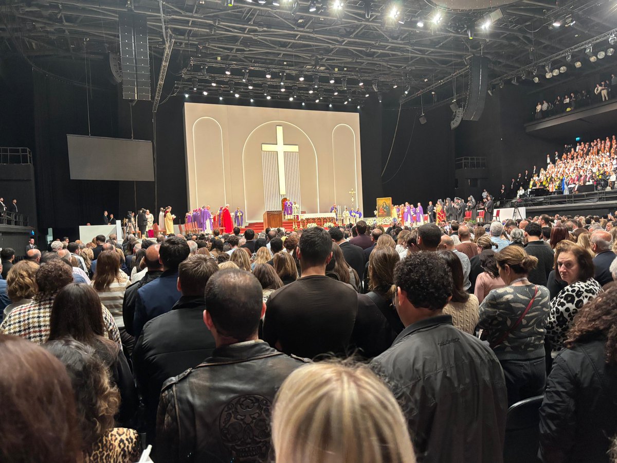 Toplu Ayin! Arena. Amerikalı PaPa yaptığı ayinlerde üç gün boyunca aynı duayı etti; Luka 12/39-41; "Ama şunu bilin ki, ev sahibi, hırsızın hangi saatte geleceğini bilse, evinin soyulmasına fırsat vermez. Siz de hazır olun. Çünkü İnsanoğlu beklemediğiniz saatte gelecektir.” Mesaj