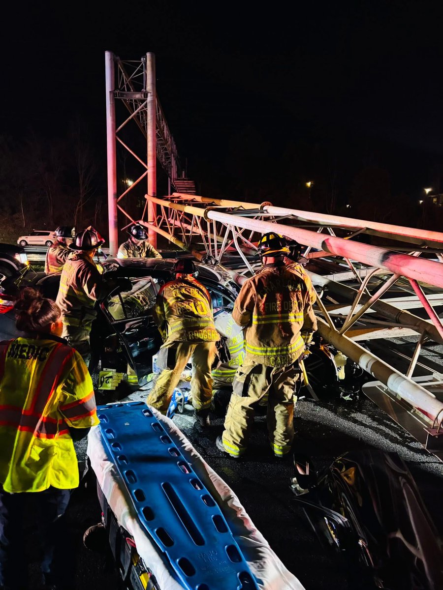 JoeBrunoWSOC9's tweet image. Last night on I-77 South in Charlotte, an overhead interstate sign collapsed on a car. The driver was trapped under the wreckage. Charlotte FD completed a complex extrication in under 30 minutes to free the driver. Two people were taken to the hospital with serious injuries…