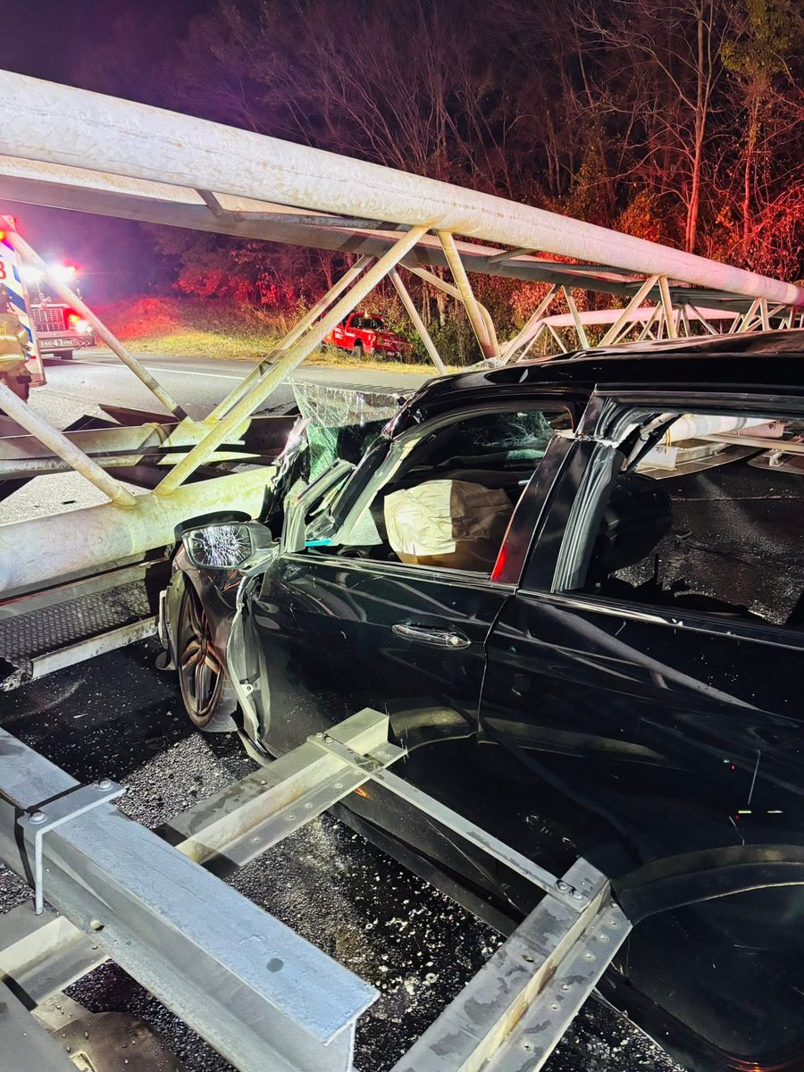 JoeBrunoWSOC9's tweet image. Last night on I-77 South in Charlotte, an overhead interstate sign collapsed on a car. The driver was trapped under the wreckage. Charlotte FD completed a complex extrication in under 30 minutes to free the driver. Two people were taken to the hospital with serious injuries…