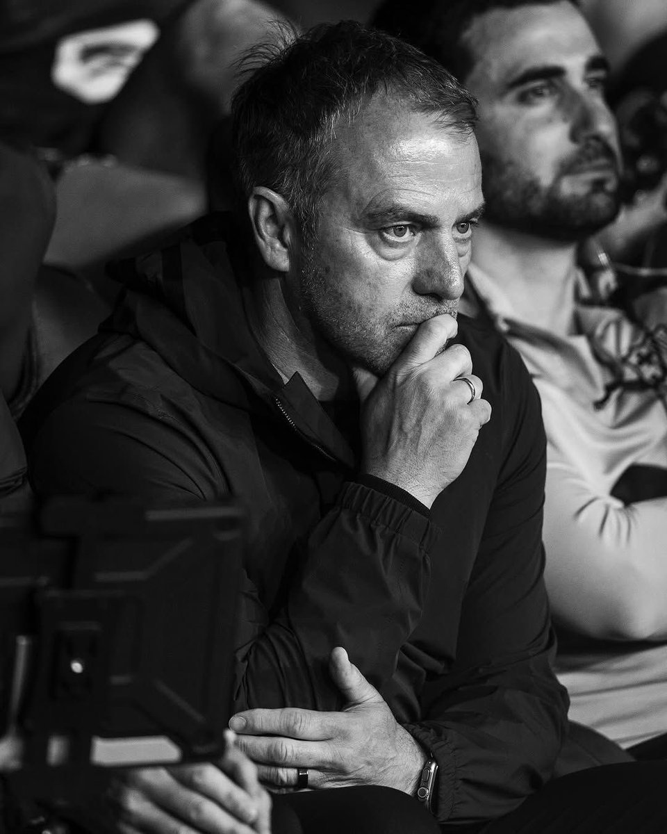 aleeexFCB's tweet image. Creo que es el momento de hacernos fuertes y estar a muerte con Hansi Flick.

Devolvió la ilusión a la afición después de muchos años y dejarlo ir sería uno de los peores errores de la historia del FC Barcelona.

Es totalmente entendible que se le vea desgastado con el equipo, y…