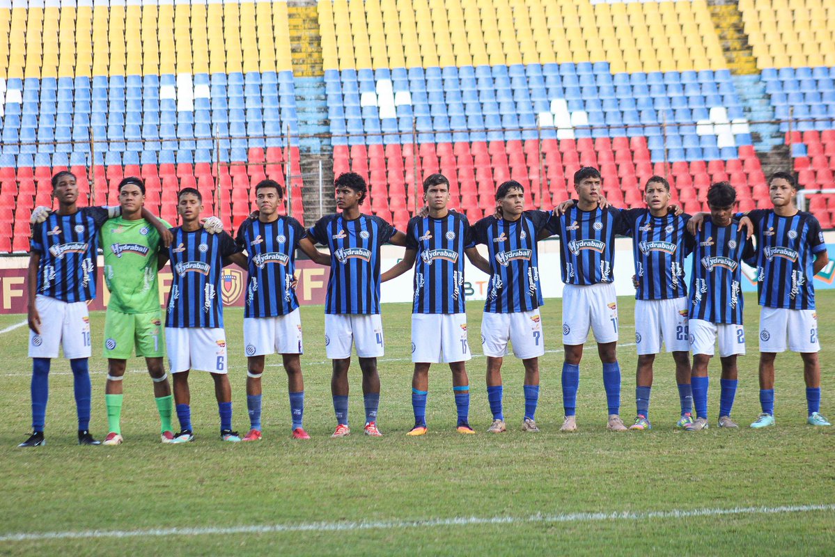 CanteraMineros's tweet image. ¡Imágenes de la primera mitad! 🏟️😡⚔️

#Mineros 0-1  @JuvenilesCFC

#ElFuturodelFutve
#VamosMineros ⚫🔵