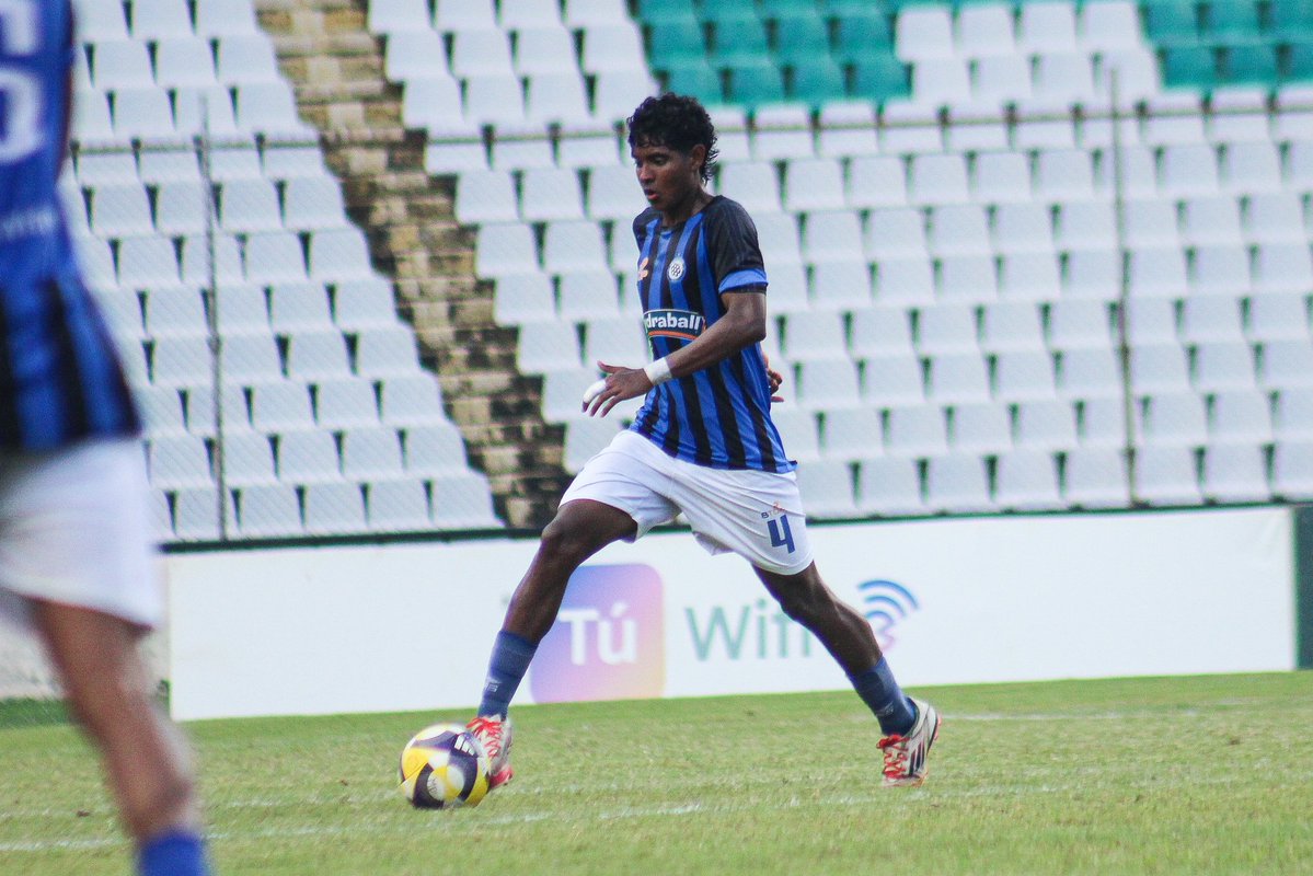 CanteraMineros's tweet image. ¡Imágenes de la primera mitad! 🏟️😡⚔️

#Mineros 0-1  @JuvenilesCFC

#ElFuturodelFutve
#VamosMineros ⚫🔵