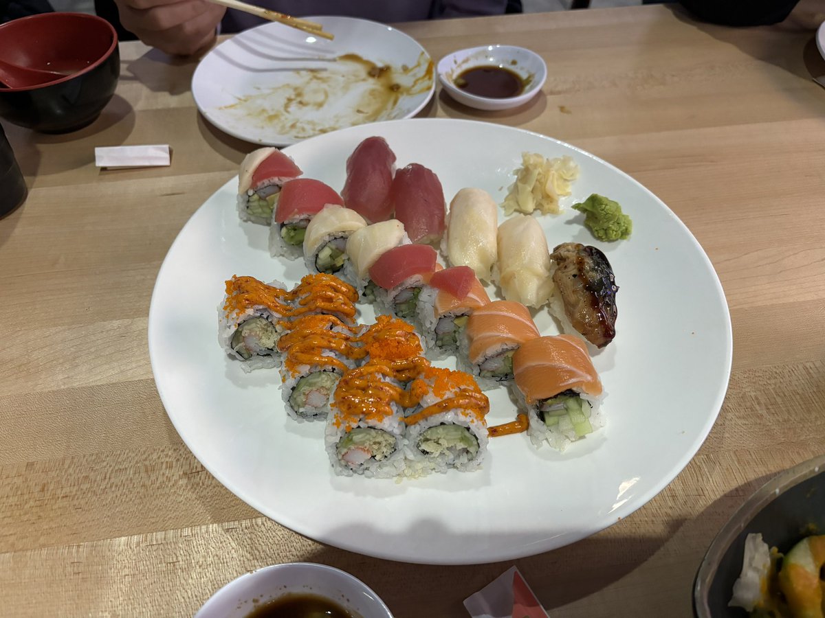nirb_nirb's tweet image. 昨日食べたお寿司の食べ放題なやつ
