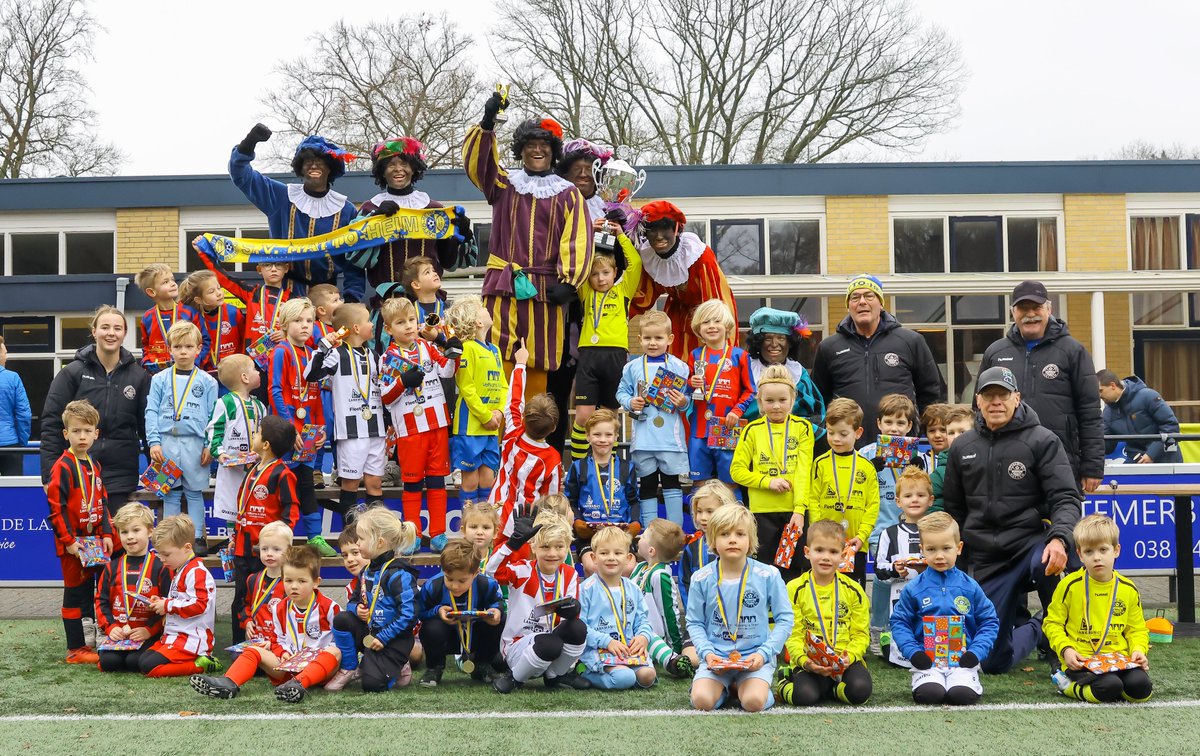 svHattoHeim's tweet image. Mini's sv Hatto-Heim sluiten seizoen af tegen de pieten. svhattoheim.nl/minis-sv-hatto…