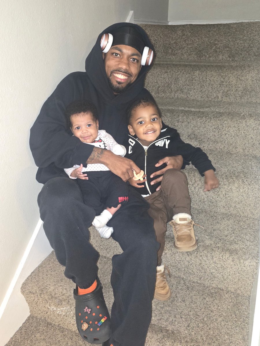 malikislife15's tweet photo. My heart in two tiny pieces. Two kids, double the chaos and double the love. https://t.co/sBjjQjHbfe