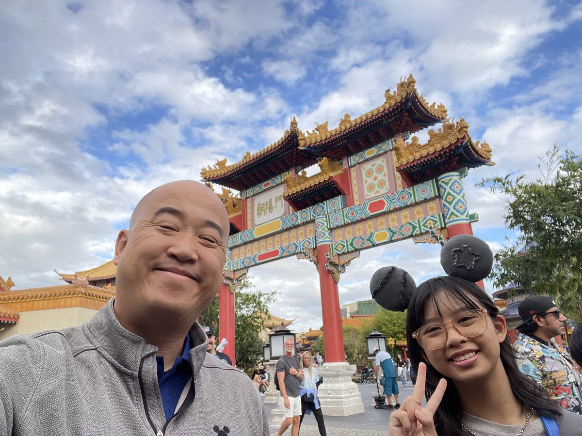 Victor Chayasiriso..... tweet media