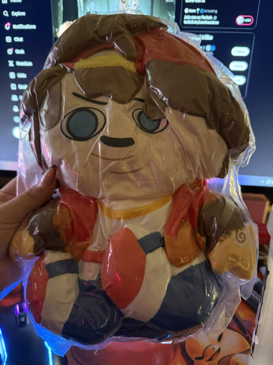 AnniePants02_'s tweet image. Damn they compressed him